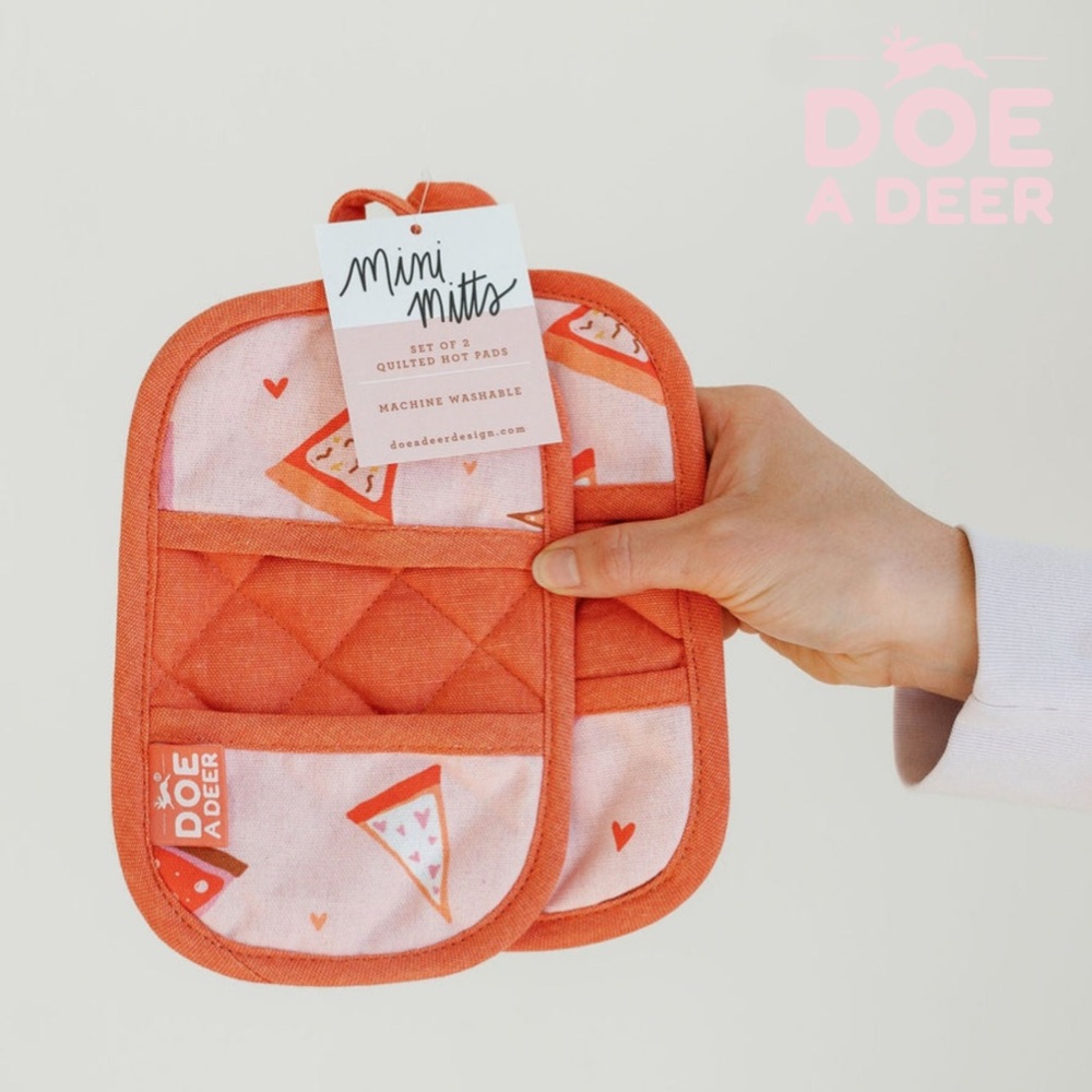 DOE A DEER: Mini Oven Mitts in Pizza Design